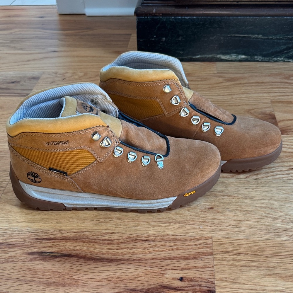Timberland Tan hiking Boots w vibram sole